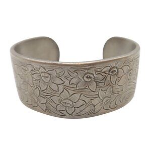 Elegant Silver Floral Bracelet